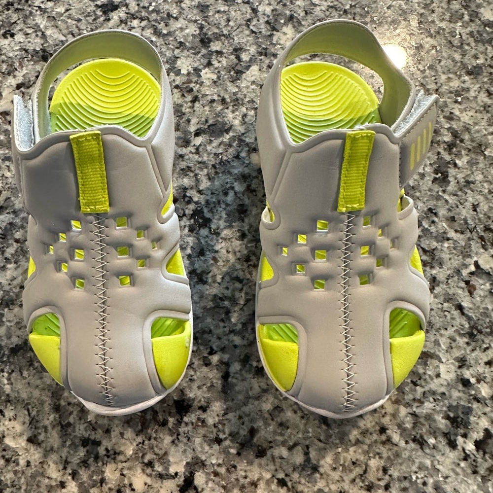 Wonder Nation Toddler Boy's Bump Toe Sandals Size 7/8 Grey, comfortable-durable